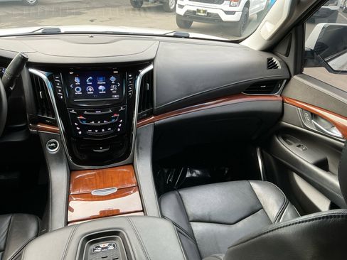 Used 2017 Cadillac Escalade Premium Luxury image 17