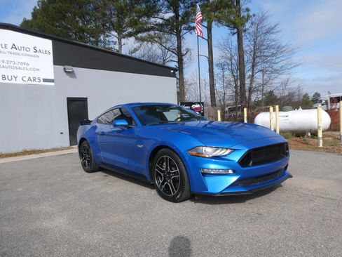 Used 2020 Ford Mustang GT w/ Equipment Group 301A image 3