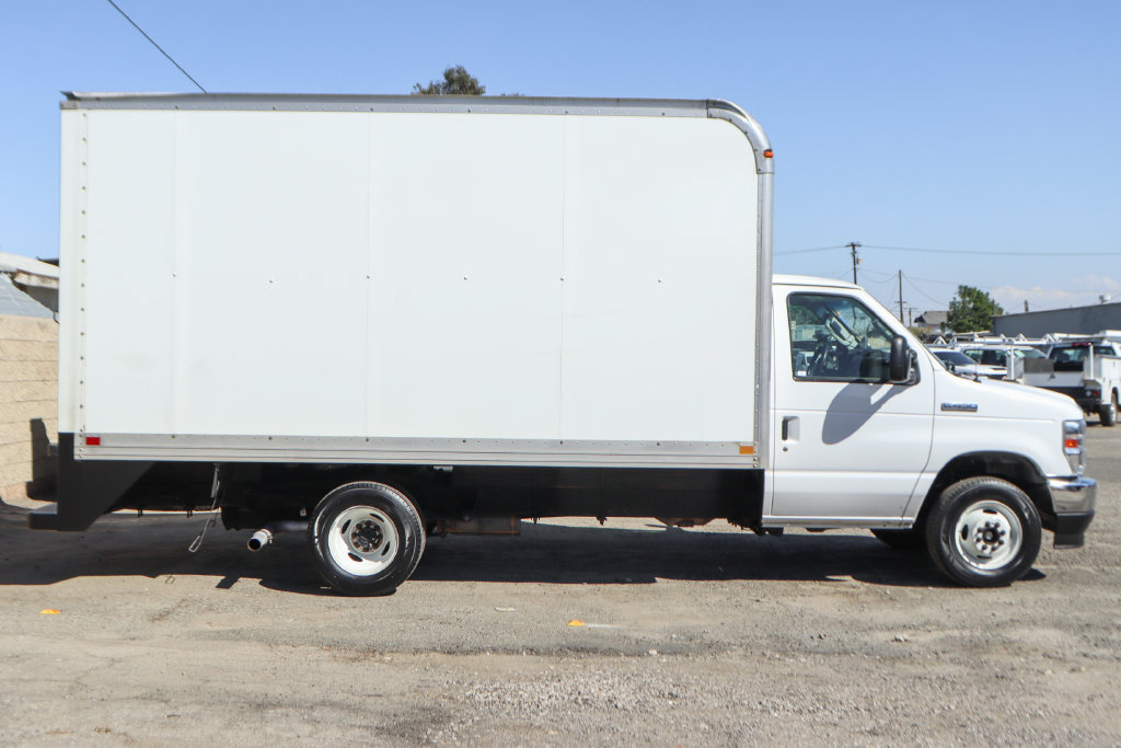 Used 2022 Ford E-450 and Econoline 450 Super Duty w/ Power Windows & Locks Group RWD image 9