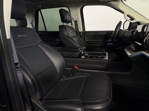 Used 2025 Ford Expedition Platinum image 36