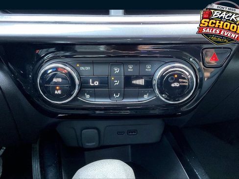 Used 2024 Chevrolet Trax ACTIV w/ Driver Confidence Package FWD image 32