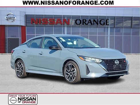 New 2025 Nissan Sentra SR image 1