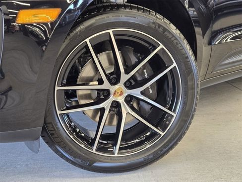 Used 2025 Porsche Macan Base image 23