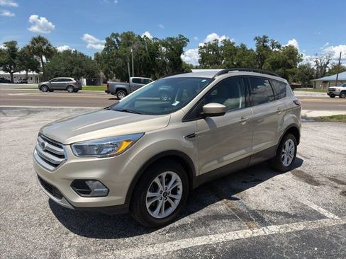 Used 2018 Ford Escape SE FWD image 1