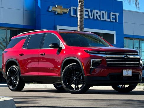 New 2026 Chevrolet Traverse LT image 2
