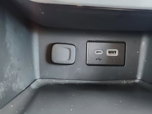 Used 2023 GMC Acadia SLE w/ Driver Convenience Package image 19