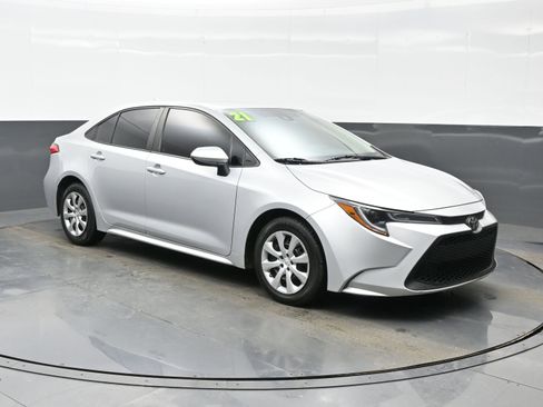 Used 2021 Toyota Corolla LE image 8