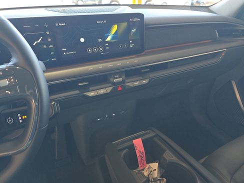 Used 2024 Kia EV9 Land image 11