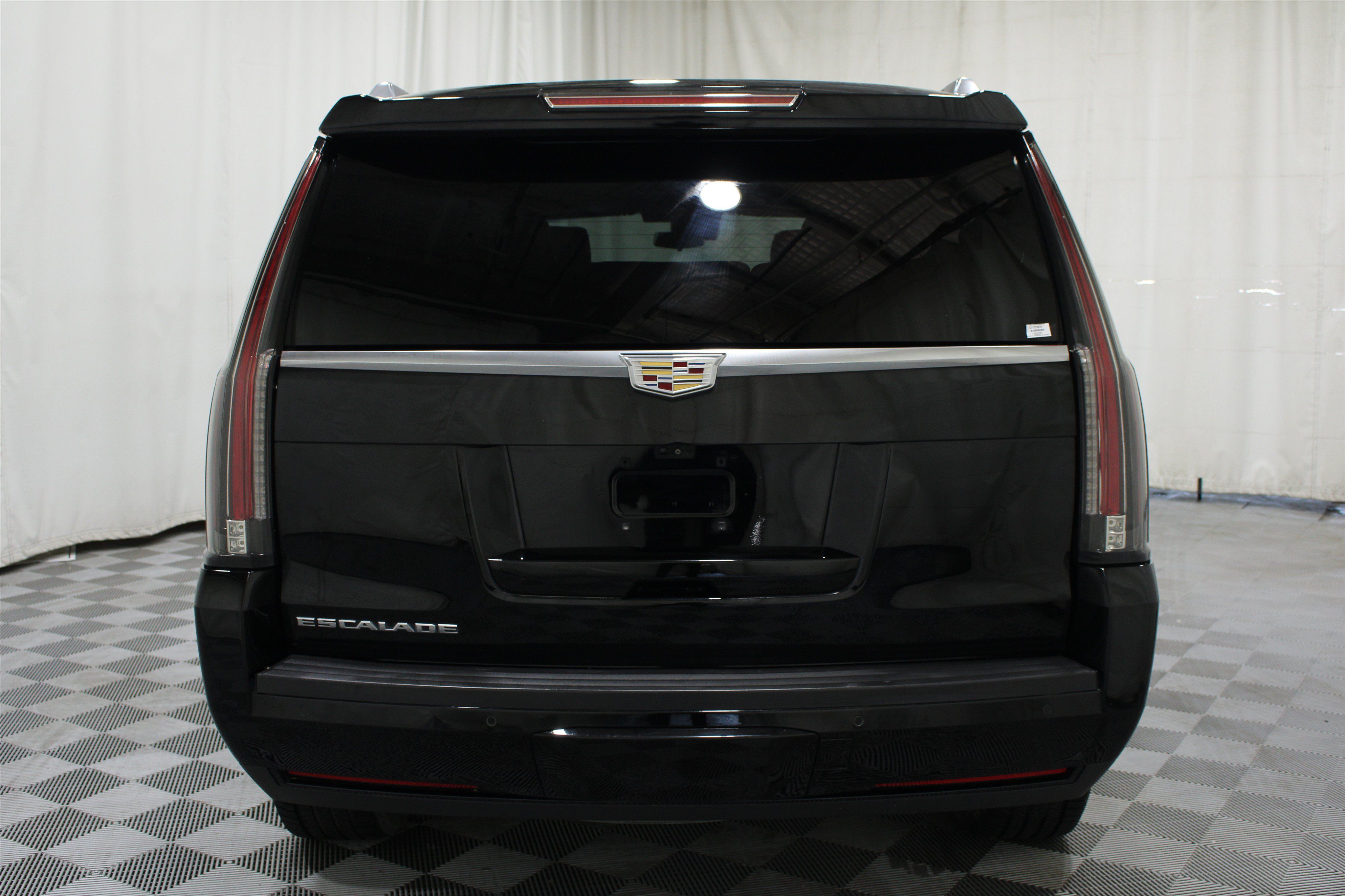 Used 2018 Cadillac Escalade Platinum AWD/4WD image 36
