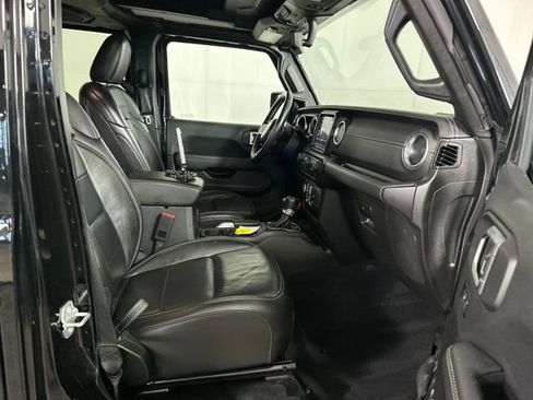 Used 2022 Jeep Wrangler Unlimited Sahara w/ Cold Weather Group image 28