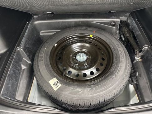 Used 2023 Jeep Grand Cherokee Limited w/ Luxury Tech Group II image 11