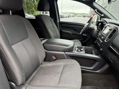Used 2018 Nissan Titan SV AWD/4WD image 11