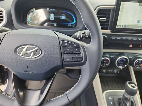 New 2025 Hyundai Venue Limited image 27