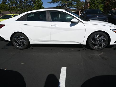 Used 2025 Hyundai Elantra SEL w/ Cargo Package image 9
