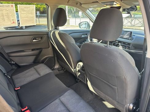 Used 2025 Nissan Rogue SV FWD image 32