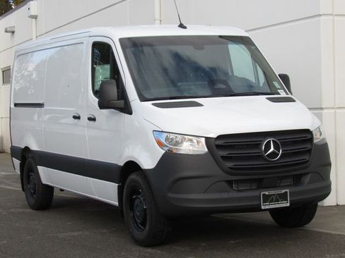 Used 2025 Mercedes-Benz Sprinter 2500 image 8