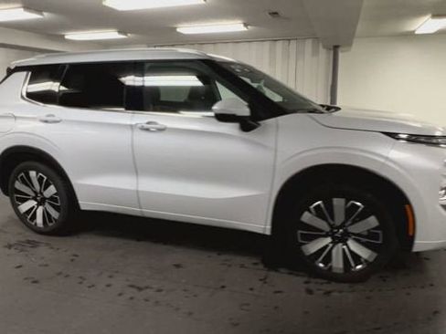 Used 2025 Mitsubishi Outlander SEL AWD/4WD image 2