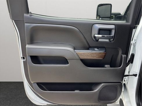 Used 2019 GMC Sierra 2500 Denali w/ Duramax Plus Package AWD/4WD image 43