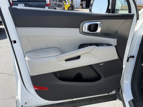 Certified 2024 Kia Sorento SX Prestige AWD/4WD image 10