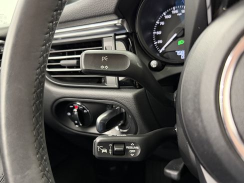 Certified 2025 Porsche Macan image 49