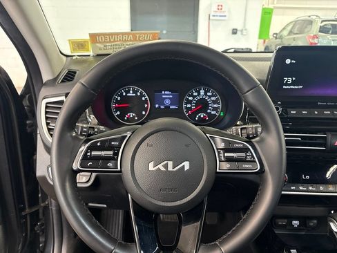 Certified 2022 Kia Seltos EX AWD/4WD image 7