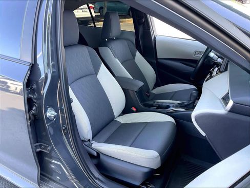 Used 2025 Toyota Corolla LE w/ LE Premium Package FWD image 9