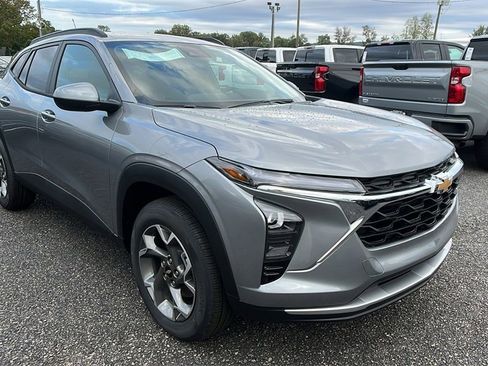 New 2026 Chevrolet Trax LT w/ Driver Confidence Package image 3