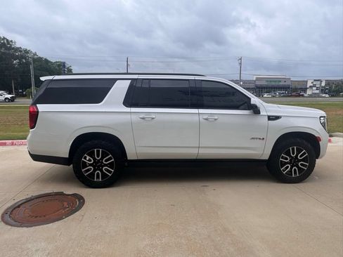 Used 2024 GMC Yukon XL AT4 w/ AT4 Premium Plus Package AWD/4WD image 7