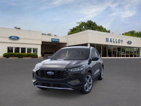 Used 2025 Ford Escape ST-Line w/ Cold Weather Package image 2