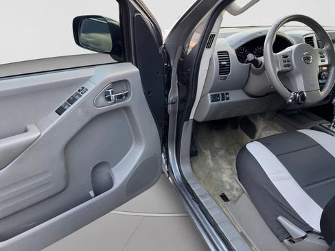 Used 2016 Nissan Frontier SV w/ SV Value Truck Package RWD image 11