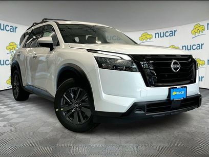 New 2025 Nissan Pathfinder SV w/ Black Appearance Package