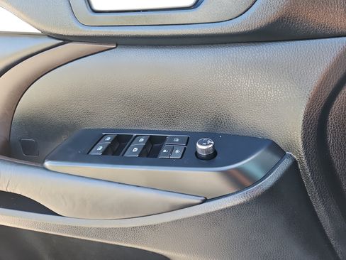 Used 2018 Toyota Highlander XLE AWD/4WD image 32