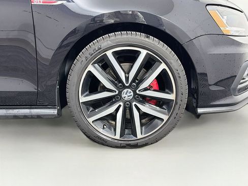 Used 2018 Volkswagen Jetta GLI FWD image 33
