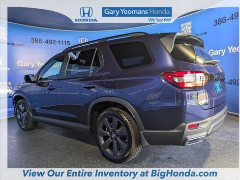 Certified 2025 Honda Pilot Sport image 6