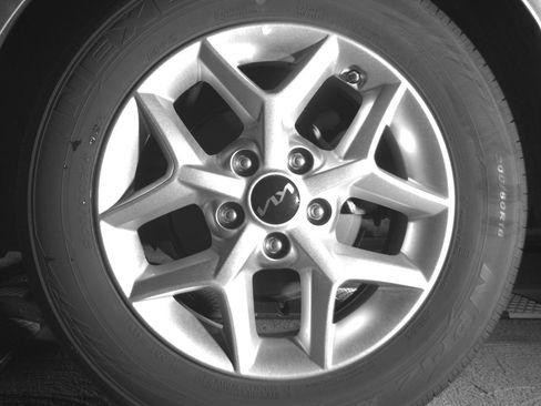 Used 2025 Kia Soul LX w/ LX Technology Package FWD image 14