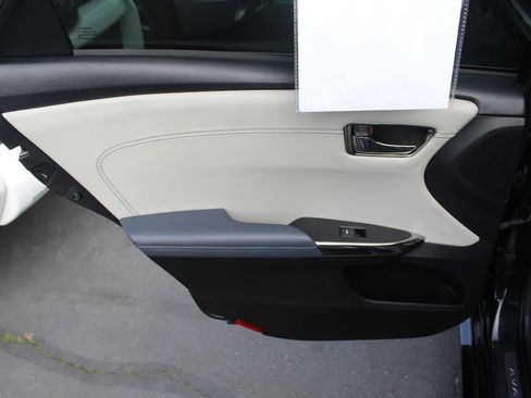 Used 2013 Toyota Avalon Limited image 21