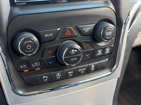 Used 2018 Jeep Grand Cherokee Limited AWD/4WD image 17