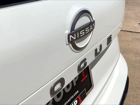 Used 2024 Nissan Rogue S FWD image 29