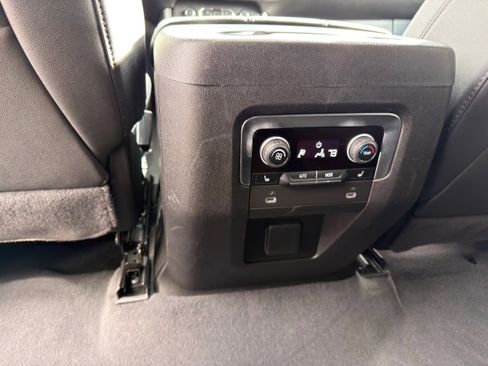 Used 2024 Chevrolet Tahoe Z71 w/ Luxury Package image 23