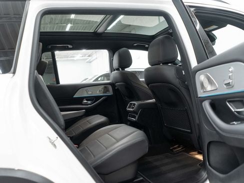Used 2025 Mercedes-Benz GLS 450 4MATIC image 11