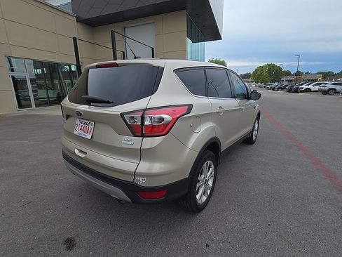 Used 2017 Ford Escape SE FWD image 5