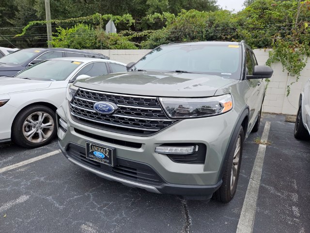 Used 2020 Ford Explorer XLT w/ Equipment Group 202A AWD/4WD image 2