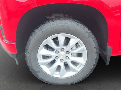 Used 2019 Chevrolet Silverado 1500 Custom w/ Custom Value Package AWD/4WD image 4