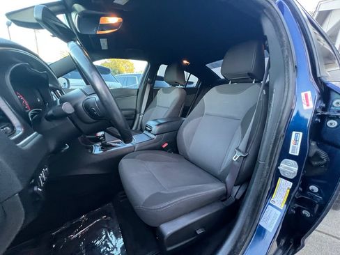 Used 2016 Dodge Charger SE w/ Blacktop Package RWD image 10