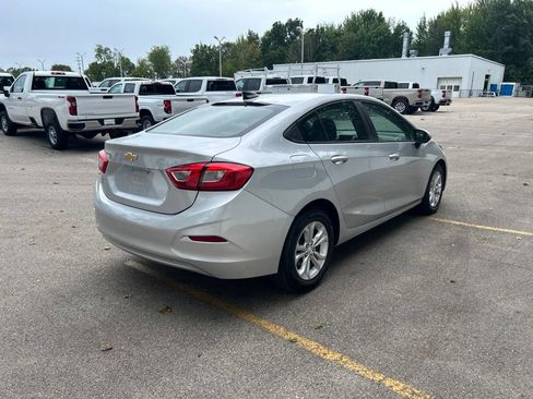 Used 2019 Chevrolet Cruze LS w/ LS Convenience Package FWD image 3