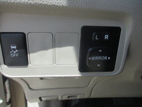 Used 2013 Toyota Corolla LE FWD image 27