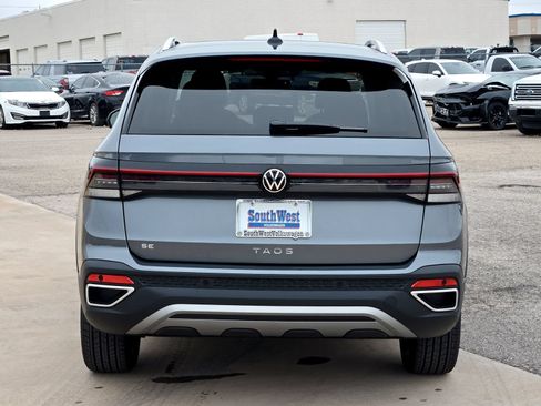 New 2026 Volkswagen Taos SE FWD image 5