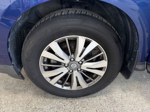 Used 2017 Nissan Pathfinder Platinum w/ Family Entertainment Package FWD image 27