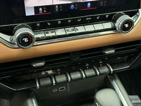 Used 2024 GMC Canyon AT4 w/ AT4 Premium Package image 19