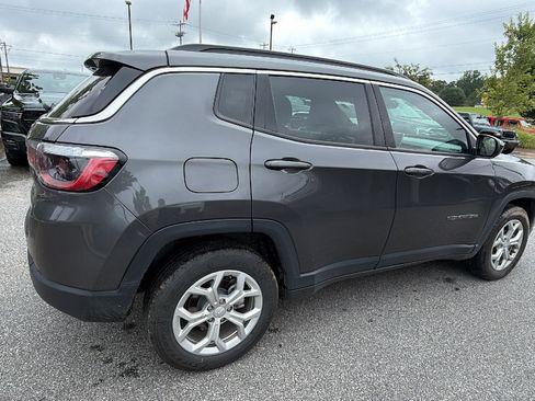 Used 2024 Jeep Compass Latitude AWD/4WD image 7
